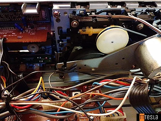 Riversaggio audio con apparecchiature vintage di alta qualità: trasferimento digitale fedele da supporti analogici