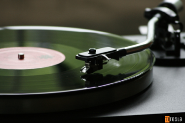 Riversaggio audio da dischi in vinile: trasferimento digitale ad alta qualità, recupero e preservazione del suono originale